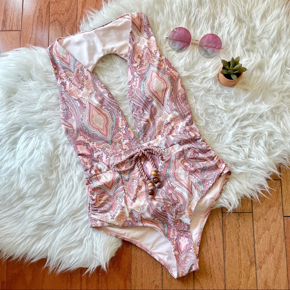 1PC cutout styled swimsuit